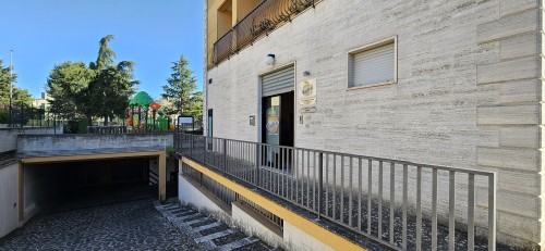 Putignano 2000 Locale Angolare Ideale Per Ufficio, Ottimo Stato.